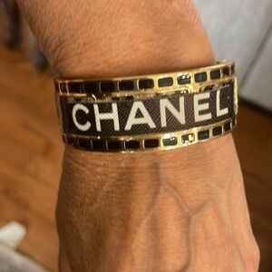 🔥💋Absolutely stunning Gold and Black and white Snakeskin all around w detail